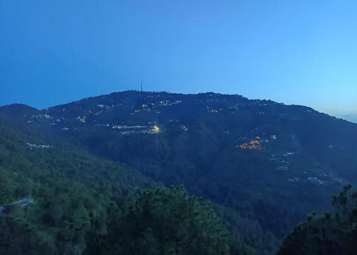 The Western Heights I Serviced Apartments I Pvt Balcony I Lift I Peacefull Area I Family Accomodation I Kasauli I By Exotic Stays