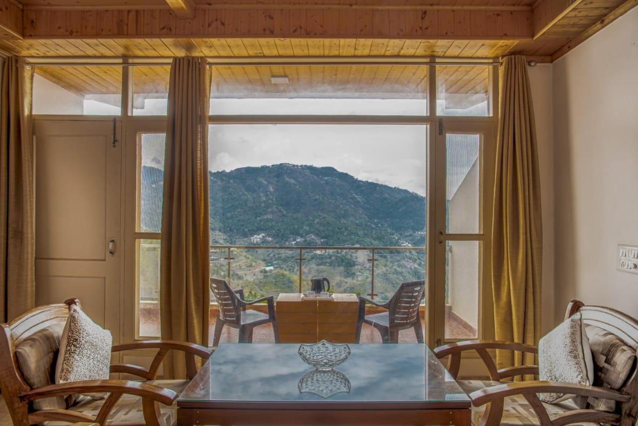 The Western Heights: Peaceful Family With Private Balconies Apartment