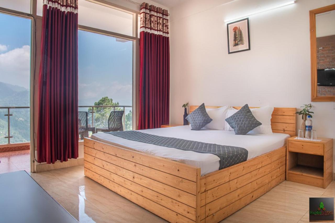 The Western Heights: Peaceful Family With Private Balconies Apartment