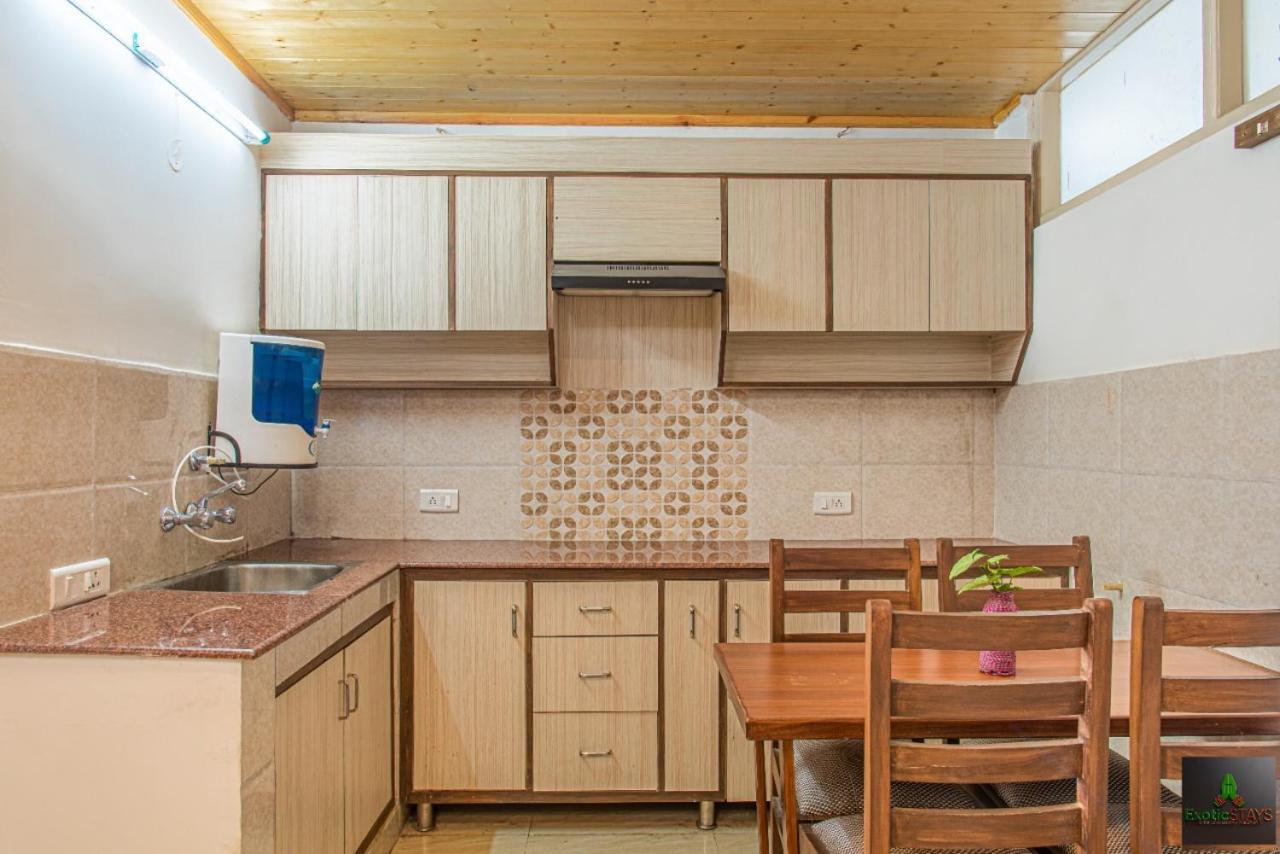 The Western Heights: Peaceful Family With Private Balconies
