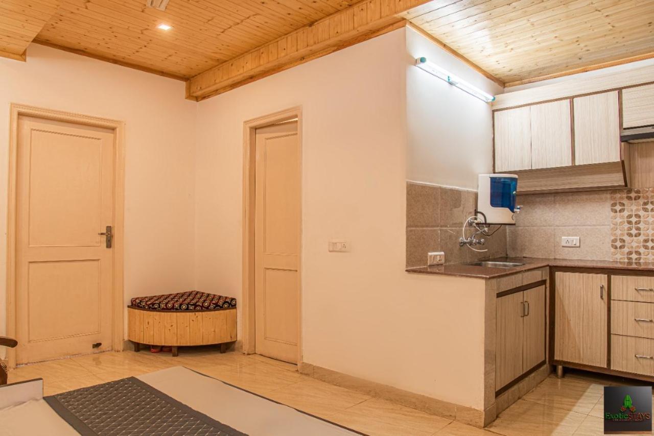 The Western Heights: Peaceful Family With Private Balconies Kasauli