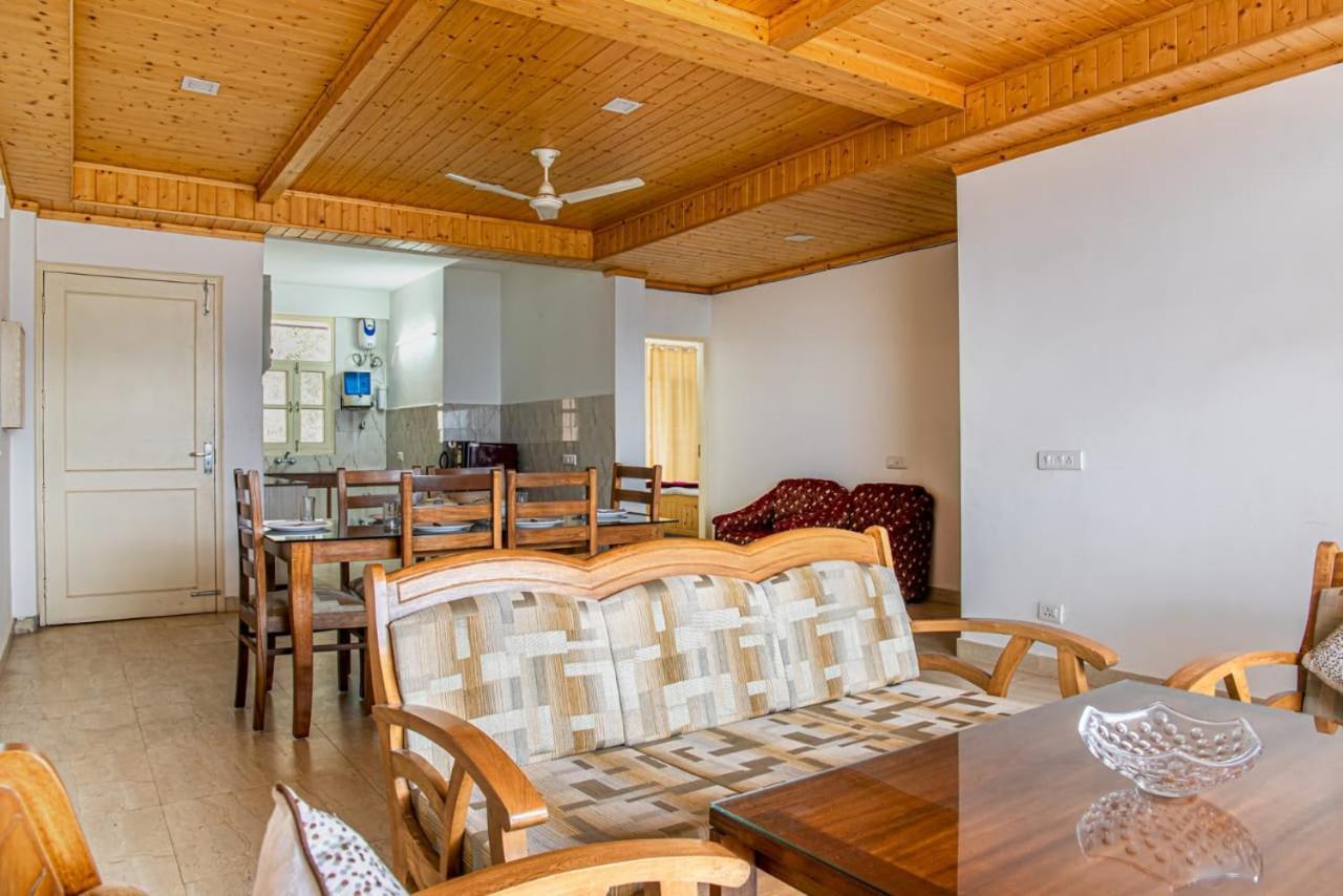 The Western Heights: Peaceful Family With Private Balconies Apartment