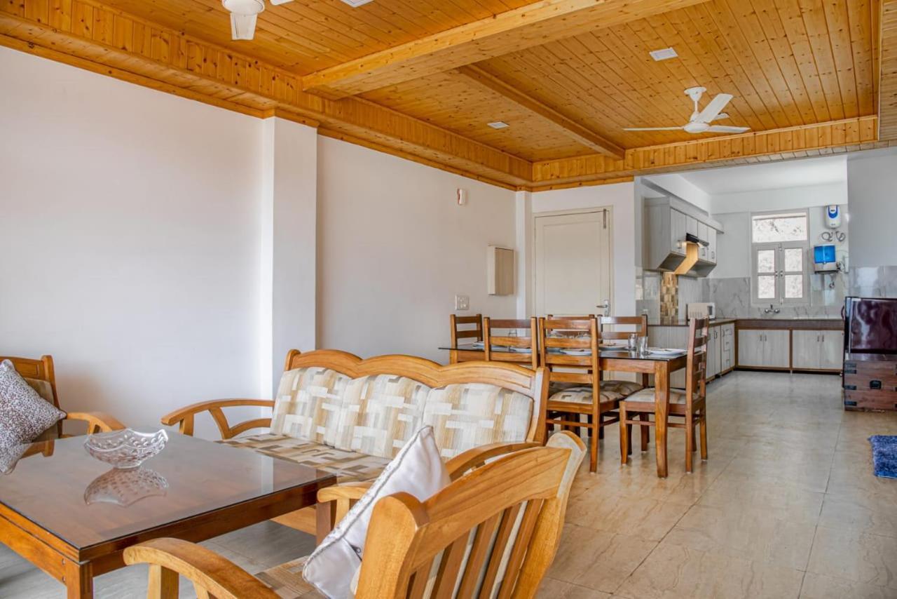 The Western Heights: Peaceful Family With Private Balconies *