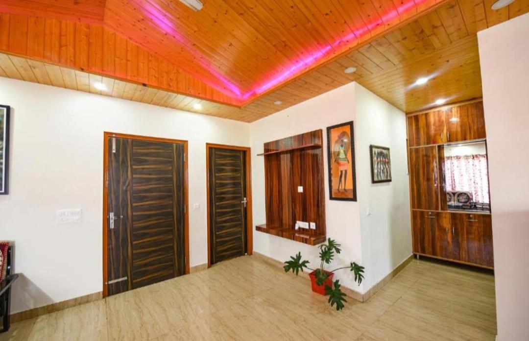 The Western Heights: Peaceful Family With Private Balconies