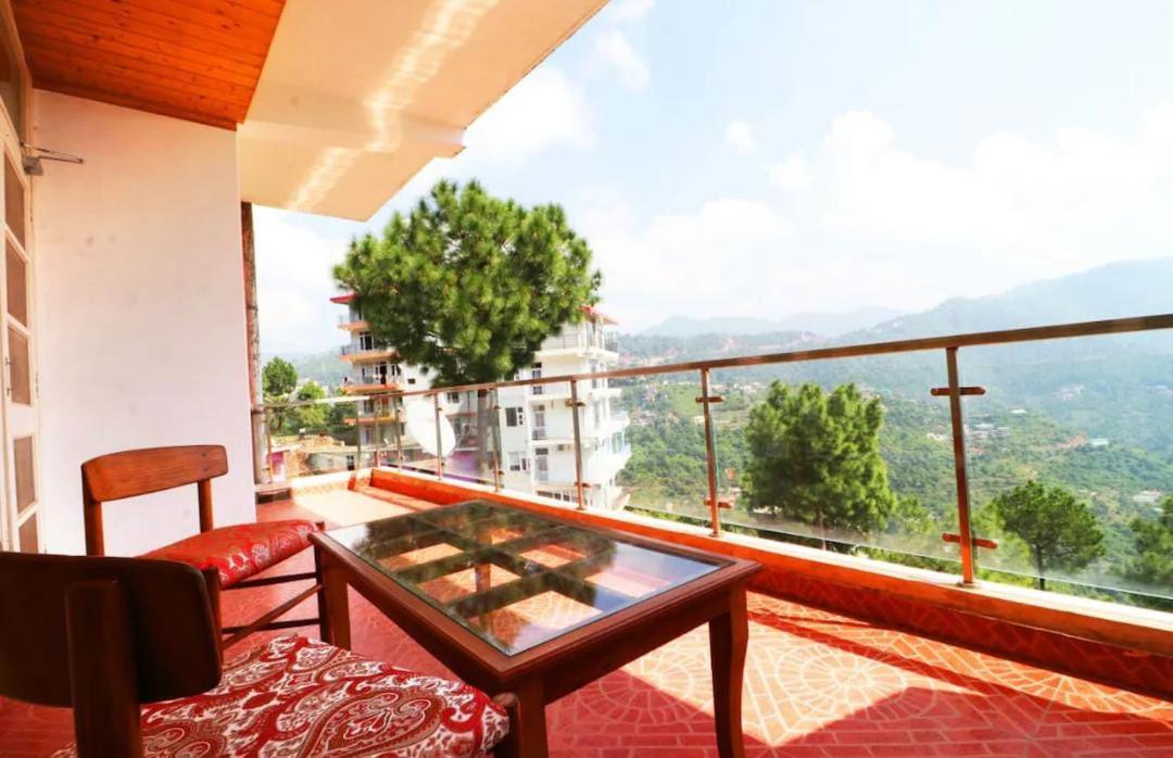 The Western Heights: Peaceful Family With Private Balconies *